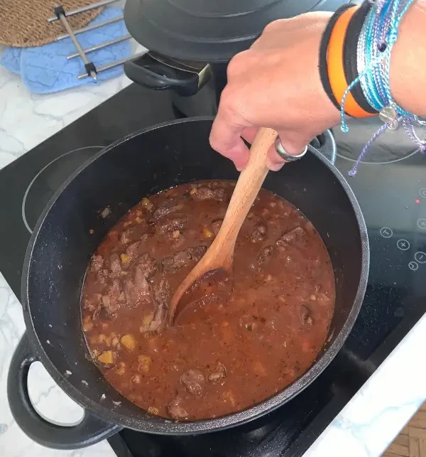 Osebna asistenca kot službeni odnos na dolge proge